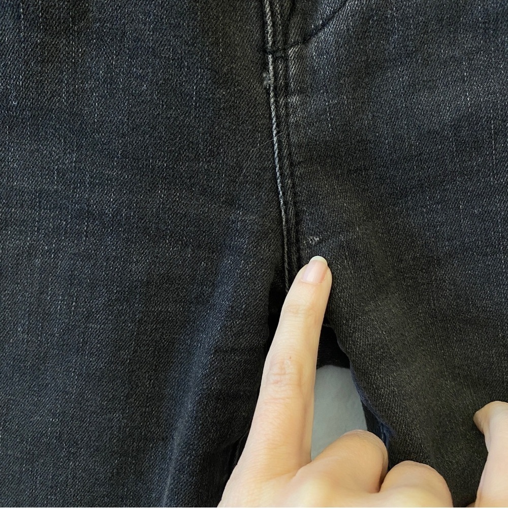 Frame Denim || Le High Straight Jeans in Tierra Washed Black 25 - Picture 3 of 8
